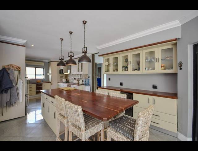 5 BEDROOM HOUSE FOR SALE IN MIDSTREAM ESTATE